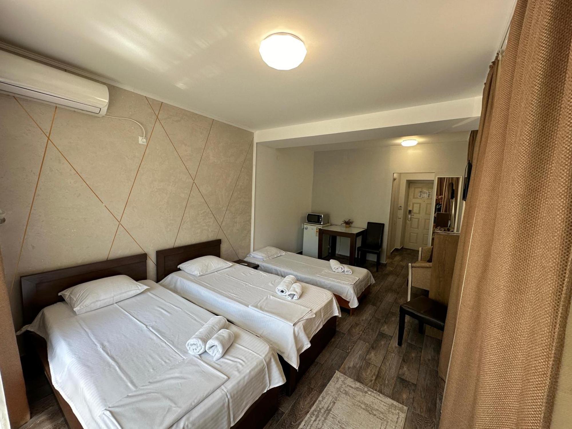 Ave Hotel Victoriei ブカレスト エクステリア 写真